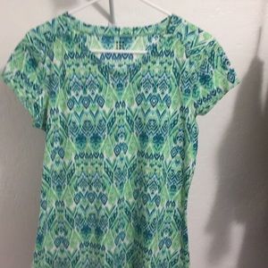 Title Nine vibrant green light weight t shirt